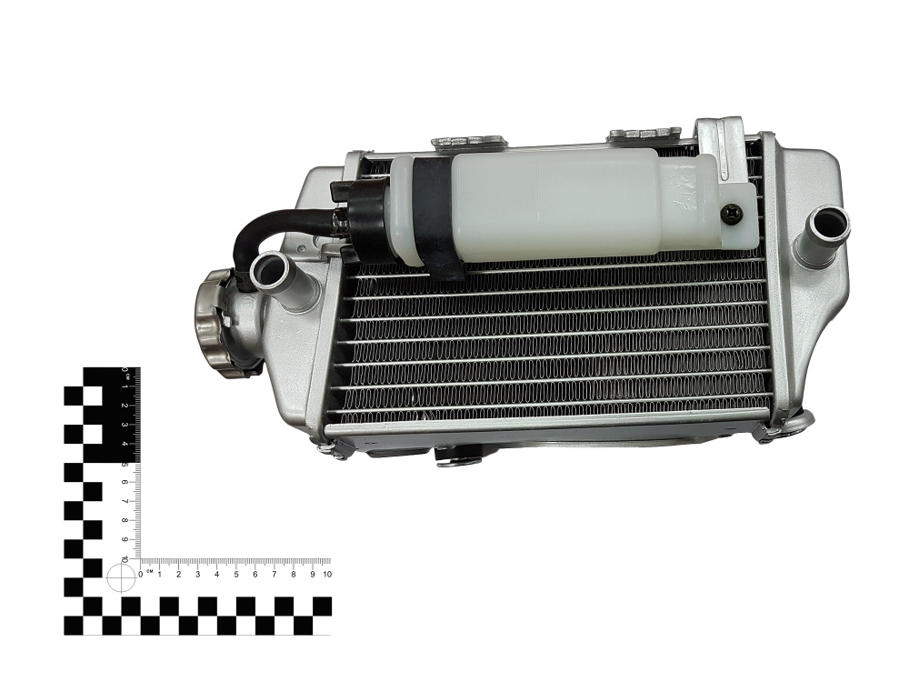 Радиатор правая часть M8 (радиатор+бачок)  11590086