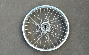 Диск колёсный передний 1.60x19 в сборе J1  30700490