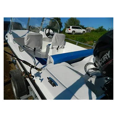 Стеклопластиковый катер WYATBOAT 430DC (тримаран)